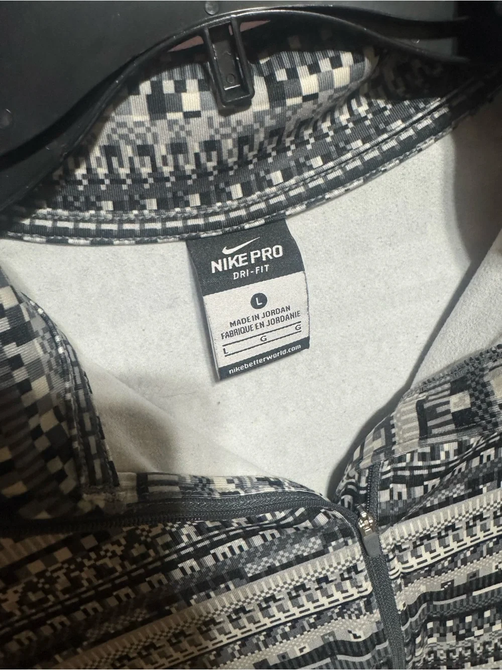 Nike Pro Dri-FIT Women’s L Geometric Print 1/4 Zip Pullover